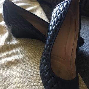 Naturalizer black quilted wedge shoe